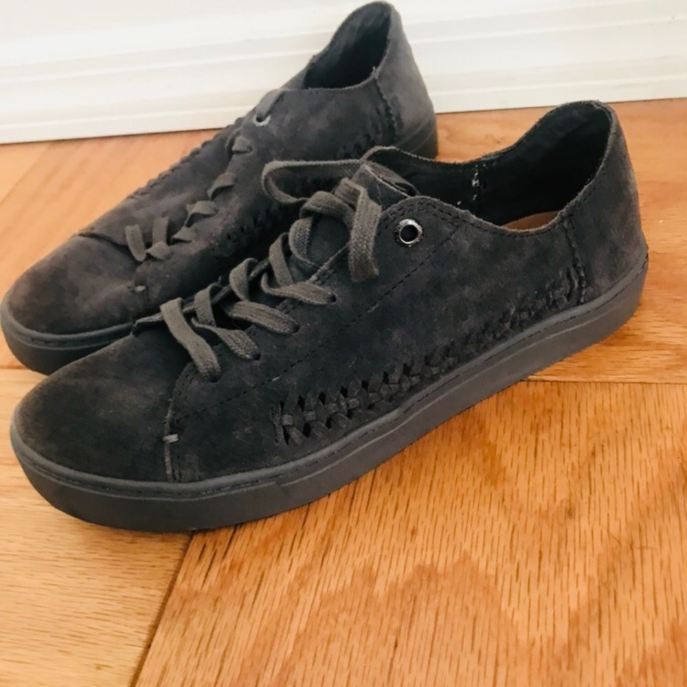Shoes - Picture 3 of 5